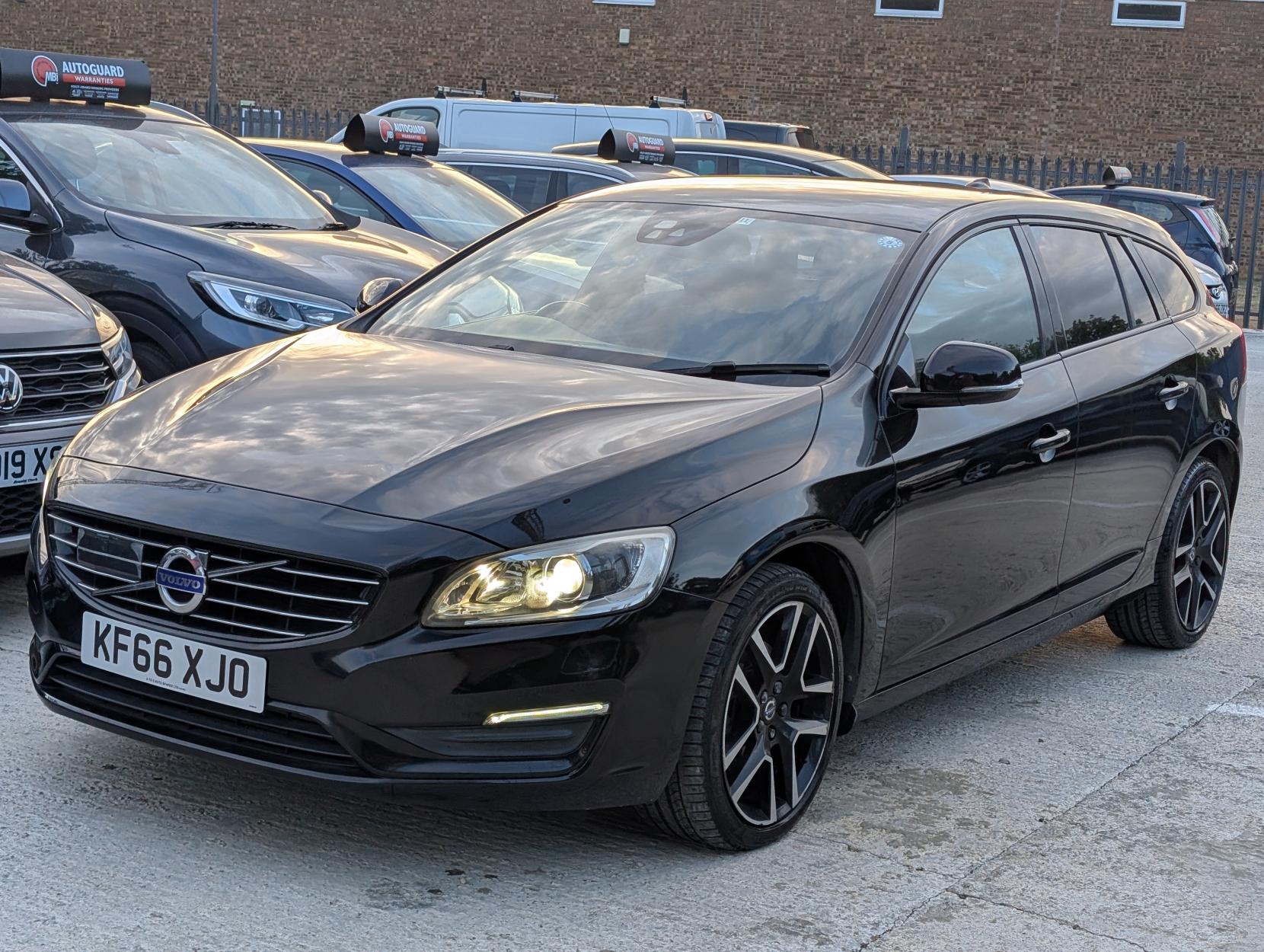 Volvo V60 2.0 D4 R-Design Lux Nav Estate 5dr Diesel Geartronic Euro 6 (s/s) (181 ps)