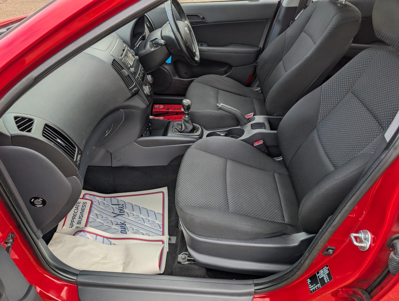 Hyundai i30 1.6 Comfort Hatchback 5dr Petrol Manual Euro 5 (124 bhp)