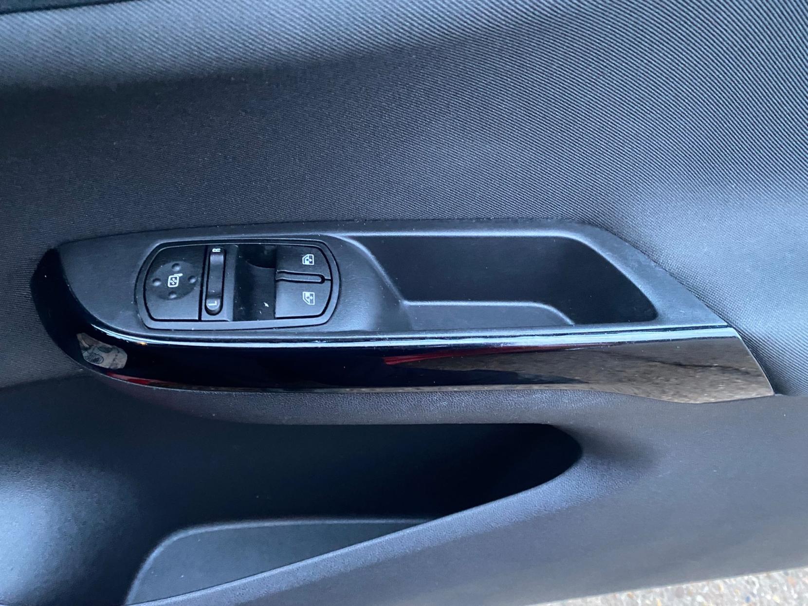 Vauxhall Corsa 1.4i ecoTEC Energy Hatchback 3dr Petrol Manual Euro 6 (a/c) (75 ps)