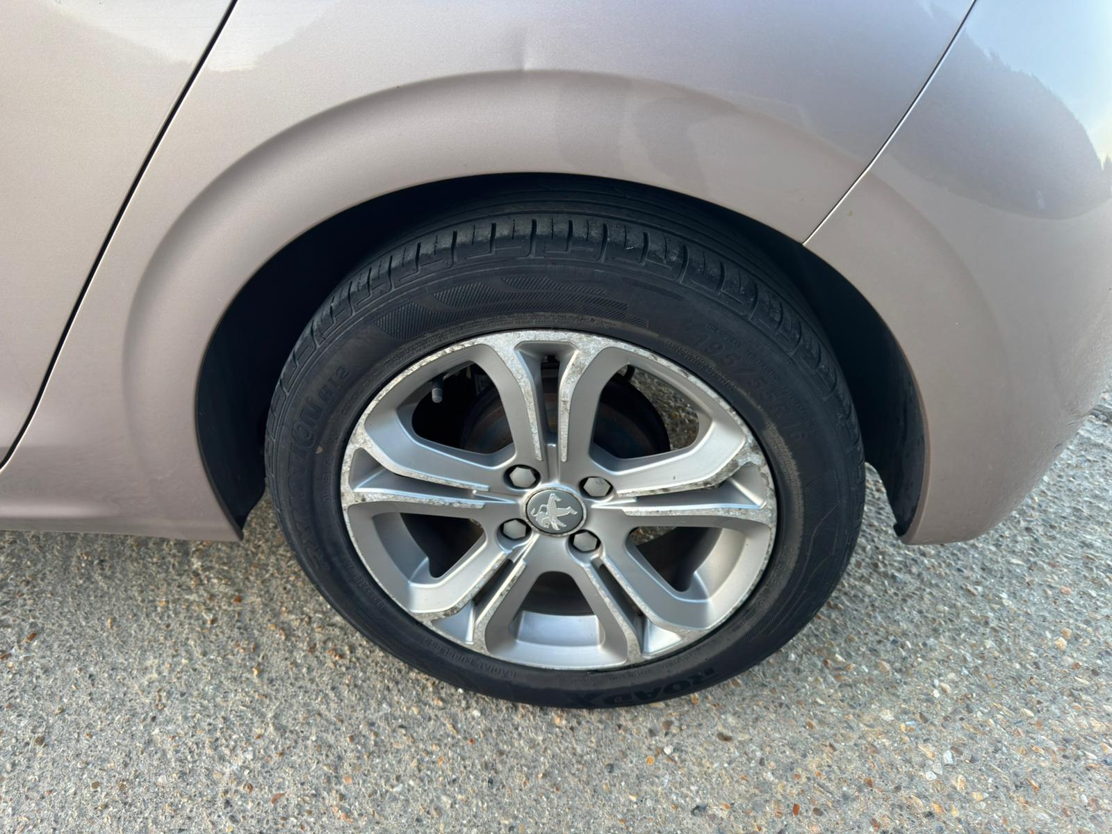 Peugeot 208 1.2 Allure Hatchback (2012 - 2015)