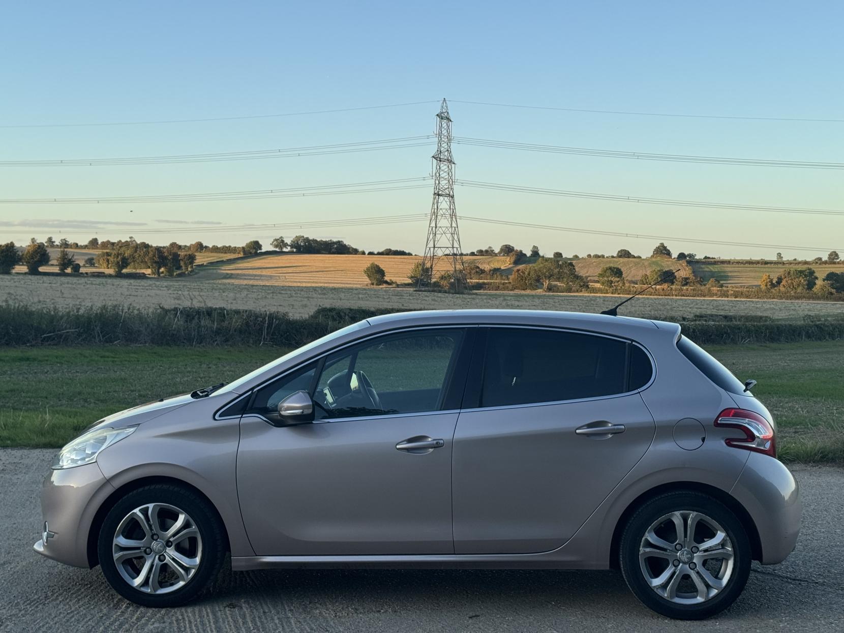 Peugeot 208 1.2 Allure Hatchback (2012 - 2015)