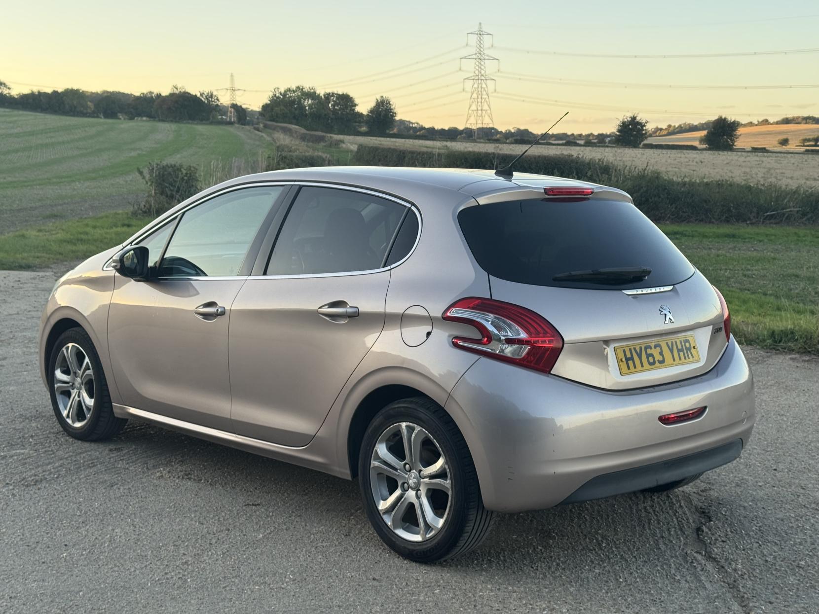Peugeot 208 1.2 Allure Hatchback (2012 - 2015)