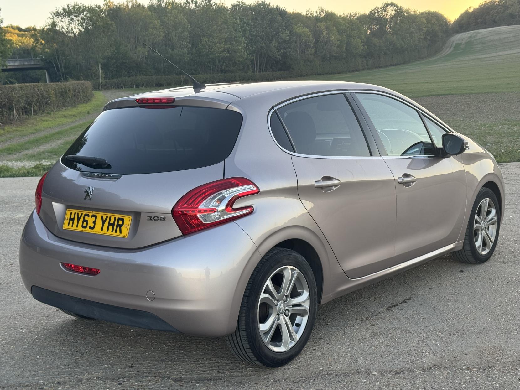 Peugeot 208 1.2 Allure Hatchback (2012 - 2015)