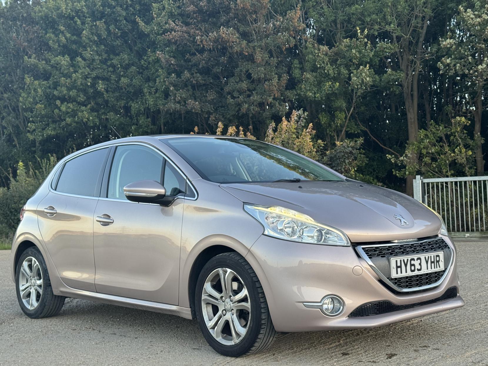 Peugeot 208 1.2 Allure Hatchback (2012 - 2015)