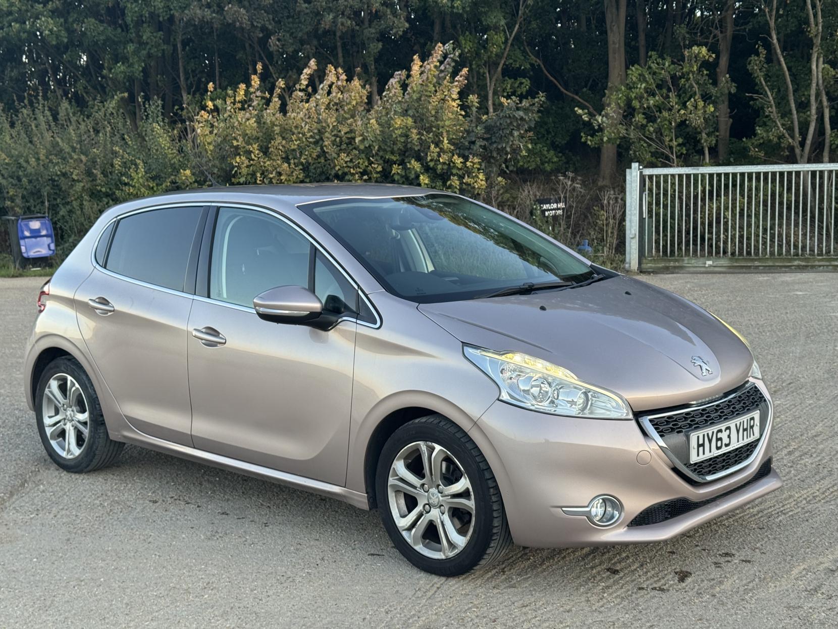 Peugeot 208 1.2 Allure Hatchback (2012 - 2015)