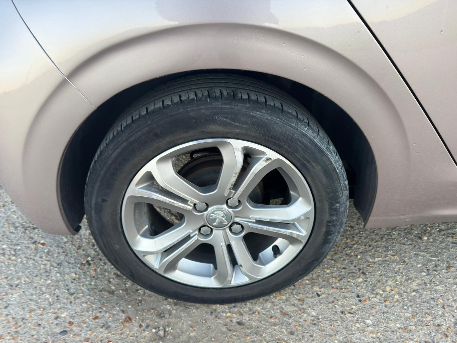 Peugeot 208 1.2 Allure Hatchback (2012 - 2015)