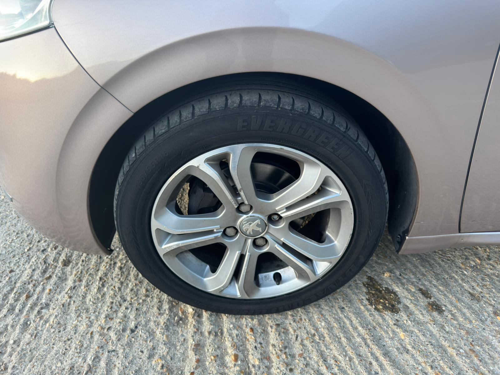 Peugeot 208 1.2 Allure Hatchback (2012 - 2015)