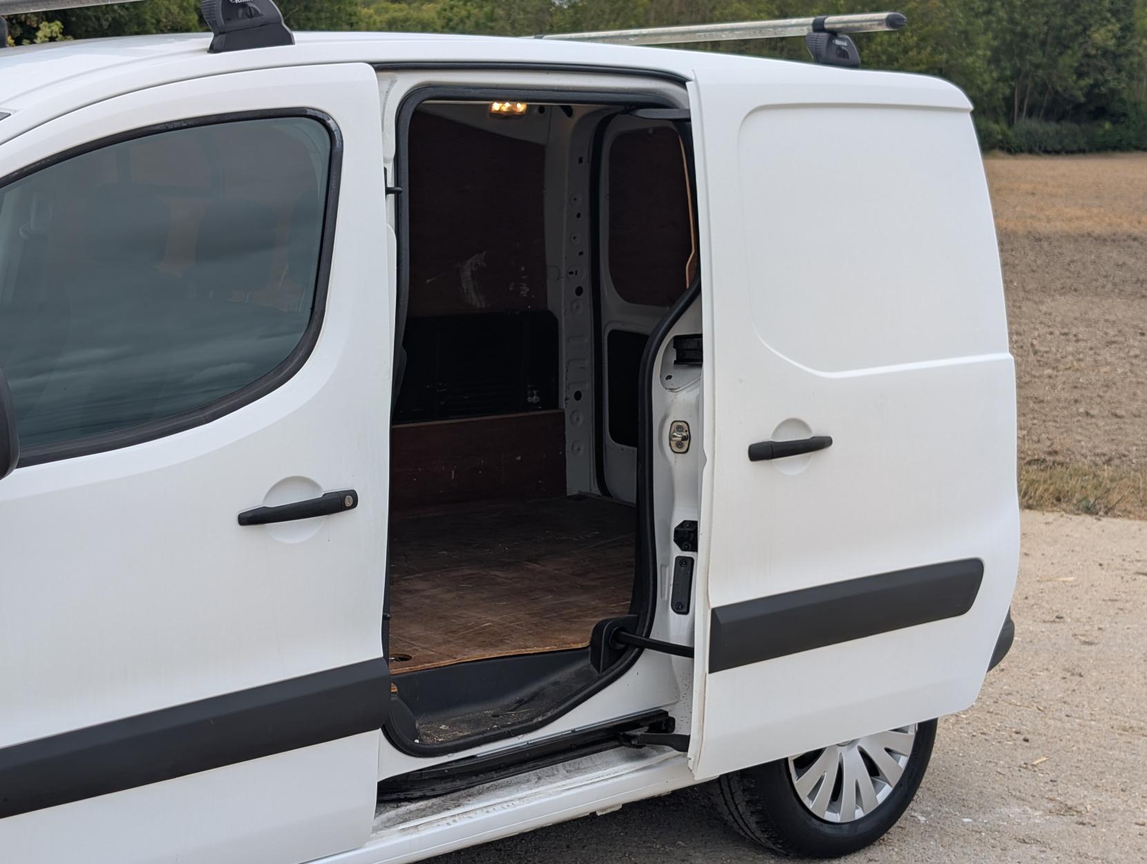 Citroen Berlingo 1.6 BlueHDi 625 Enterprise Panel Van 5dr Diesel Manual L1 (112 g/km, 75 bhp)