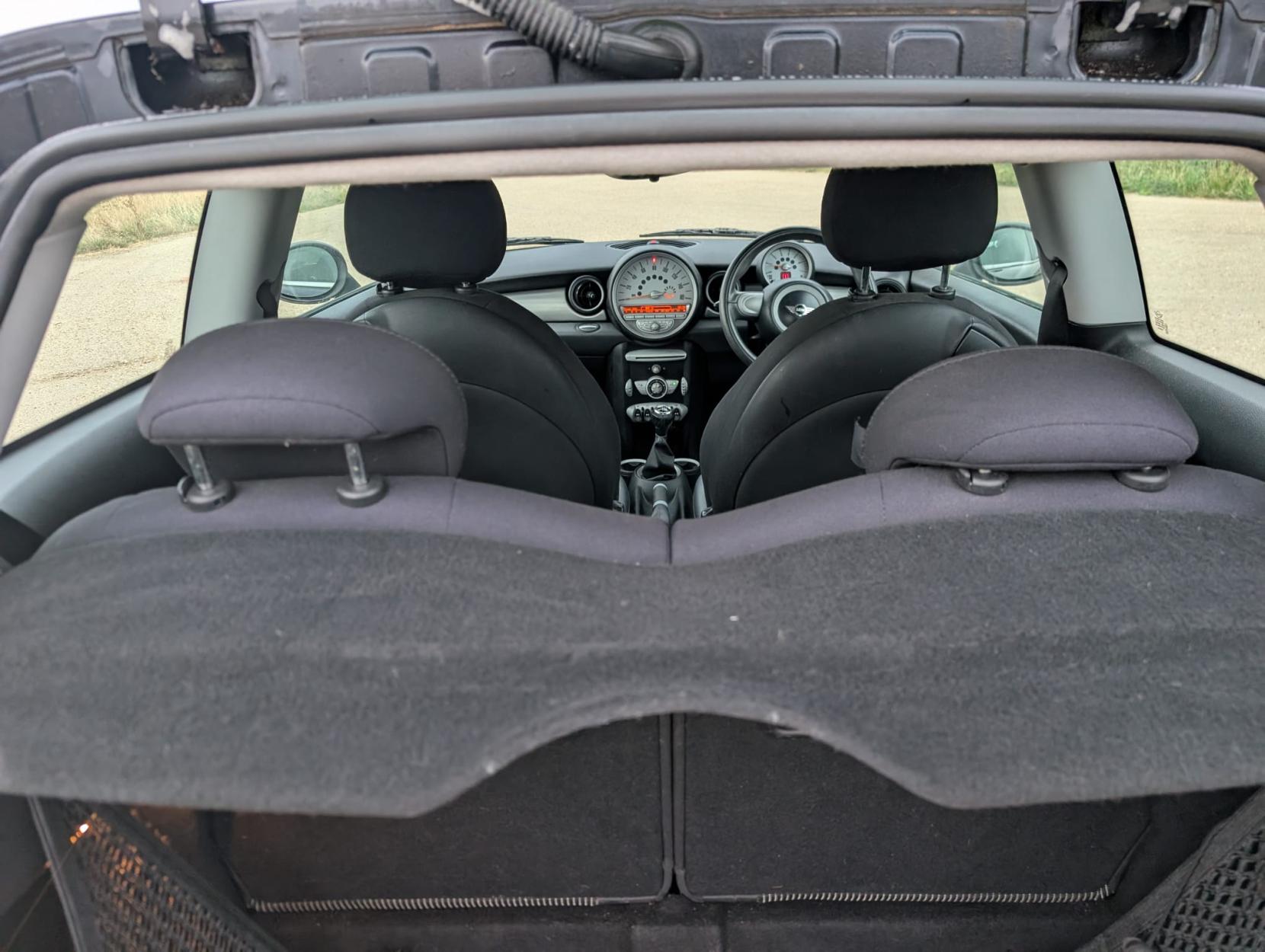 MINI Hatch 1.6 Cooper D Hatchback 3dr Diesel Manual Euro 4 (110 ps)