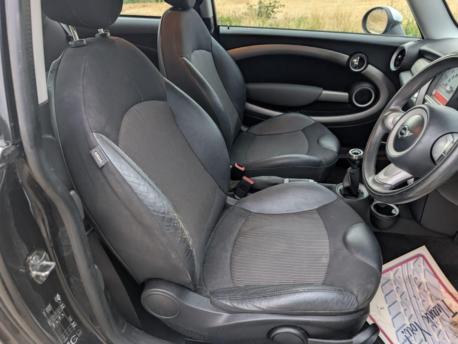MINI Hatch 1.6 Cooper D Hatchback 3dr Diesel Manual Euro 4 (110 ps)