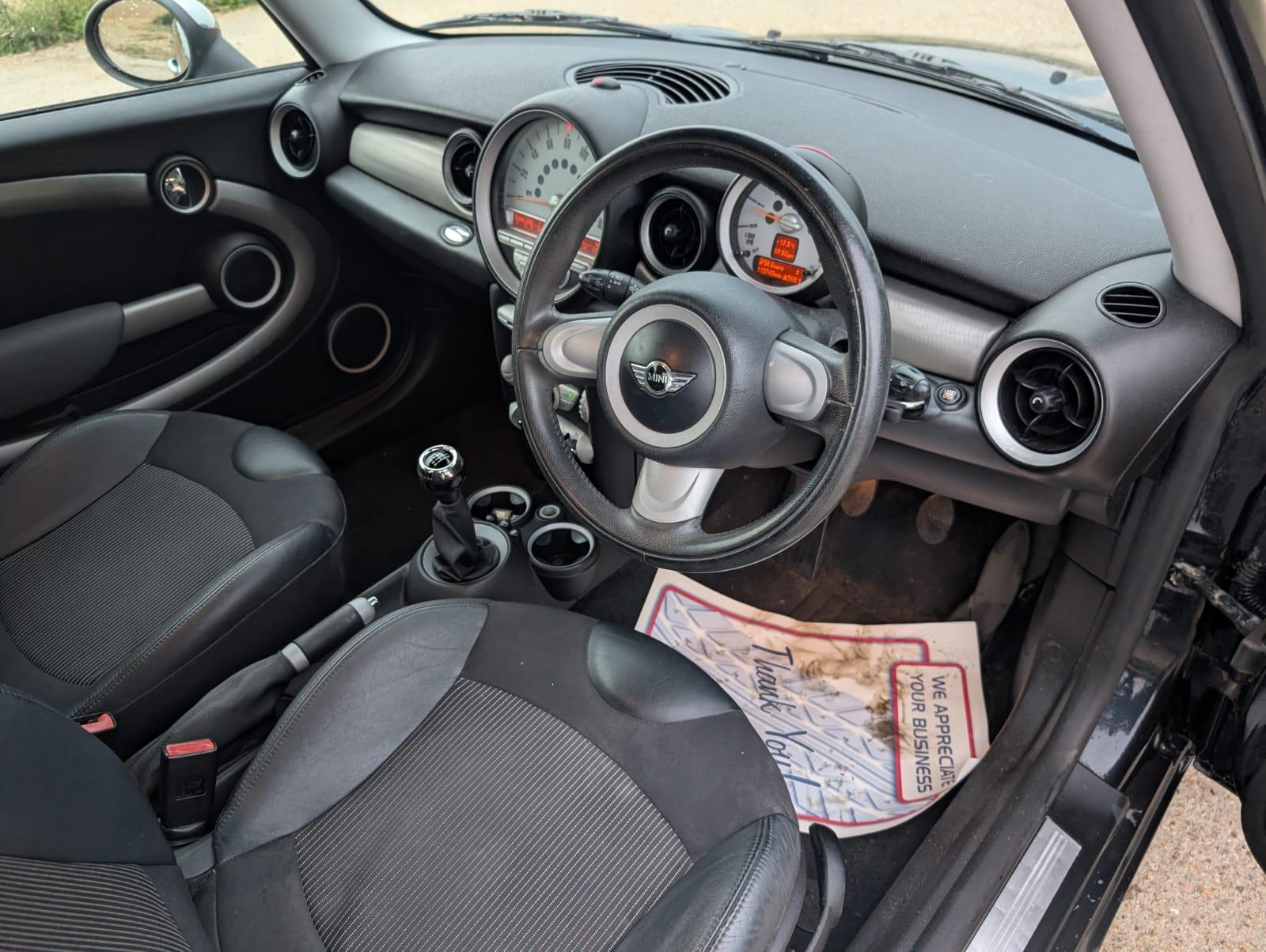 MINI Hatch 1.6 Cooper D Hatchback 3dr Diesel Manual Euro 4 (110 ps)