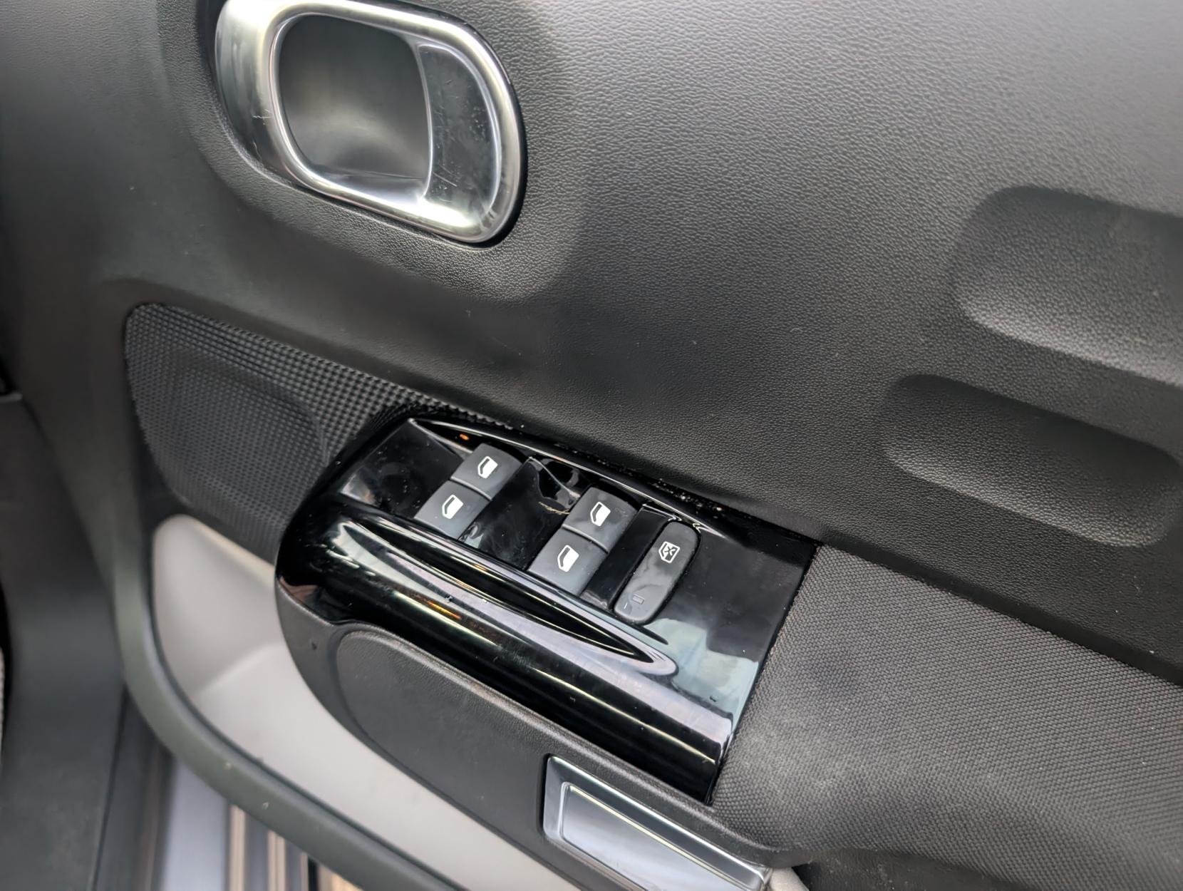 Citroen C3 1.2 PureTech Saint James Hatchback 5dr Petrol EAT6 Euro 6 (s/s) (110 ps)