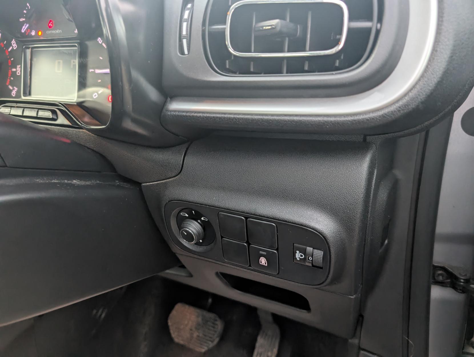 Citroen C3 1.2 PureTech Saint James Hatchback 5dr Petrol EAT6 Euro 6 (s/s) (110 ps)