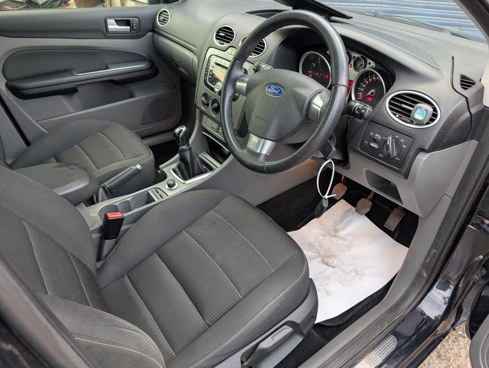 Ford Focus 1.6 Titanium Hatchback 5dr Petrol Manual (159 g/km, 99 bhp)