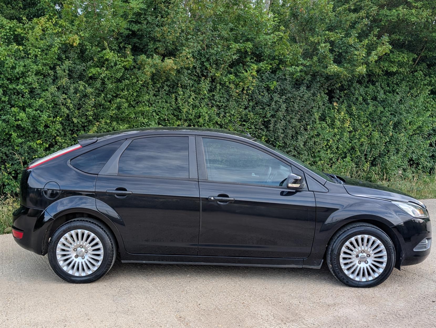 Ford Focus 1.6 Titanium Hatchback 5dr Petrol Manual (159 g/km, 99 bhp)