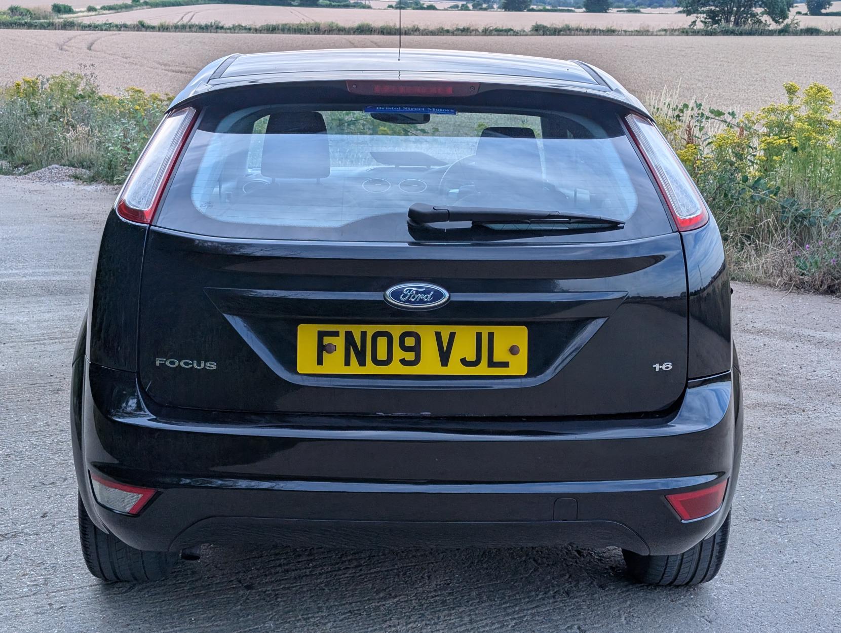 Ford Focus 1.6 Titanium Hatchback 5dr Petrol Manual (159 g/km, 99 bhp)
