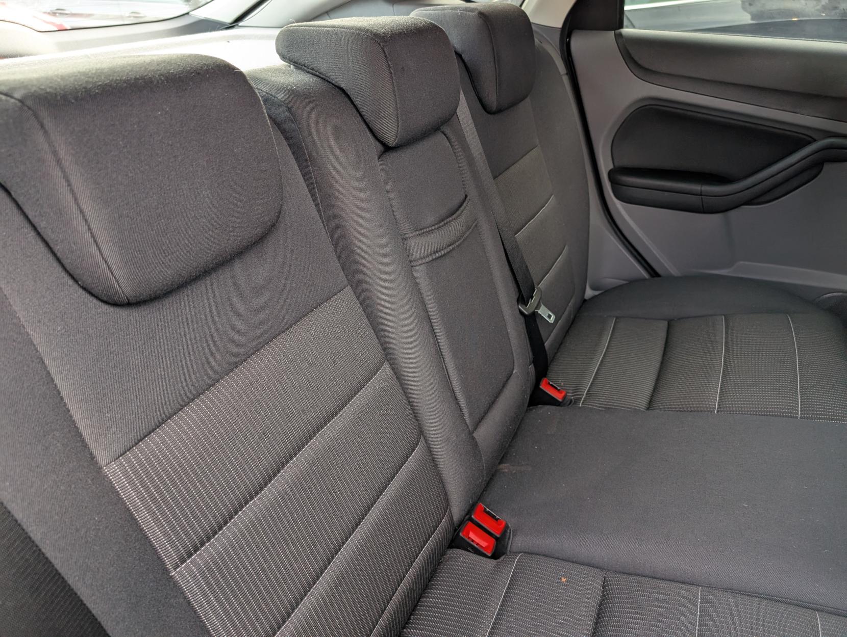 Ford Focus 1.6 Titanium Hatchback 5dr Petrol Manual (159 g/km, 99 bhp)