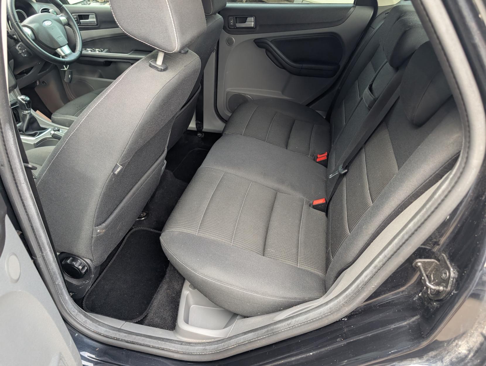 Ford Focus 1.6 Titanium Hatchback 5dr Petrol Manual (159 g/km, 99 bhp)