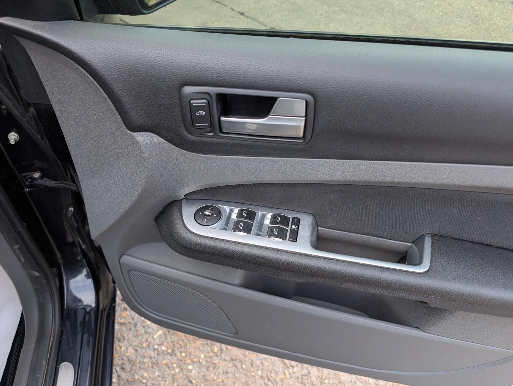 Ford Focus 1.6 Titanium Hatchback 5dr Petrol Manual (159 g/km, 99 bhp)