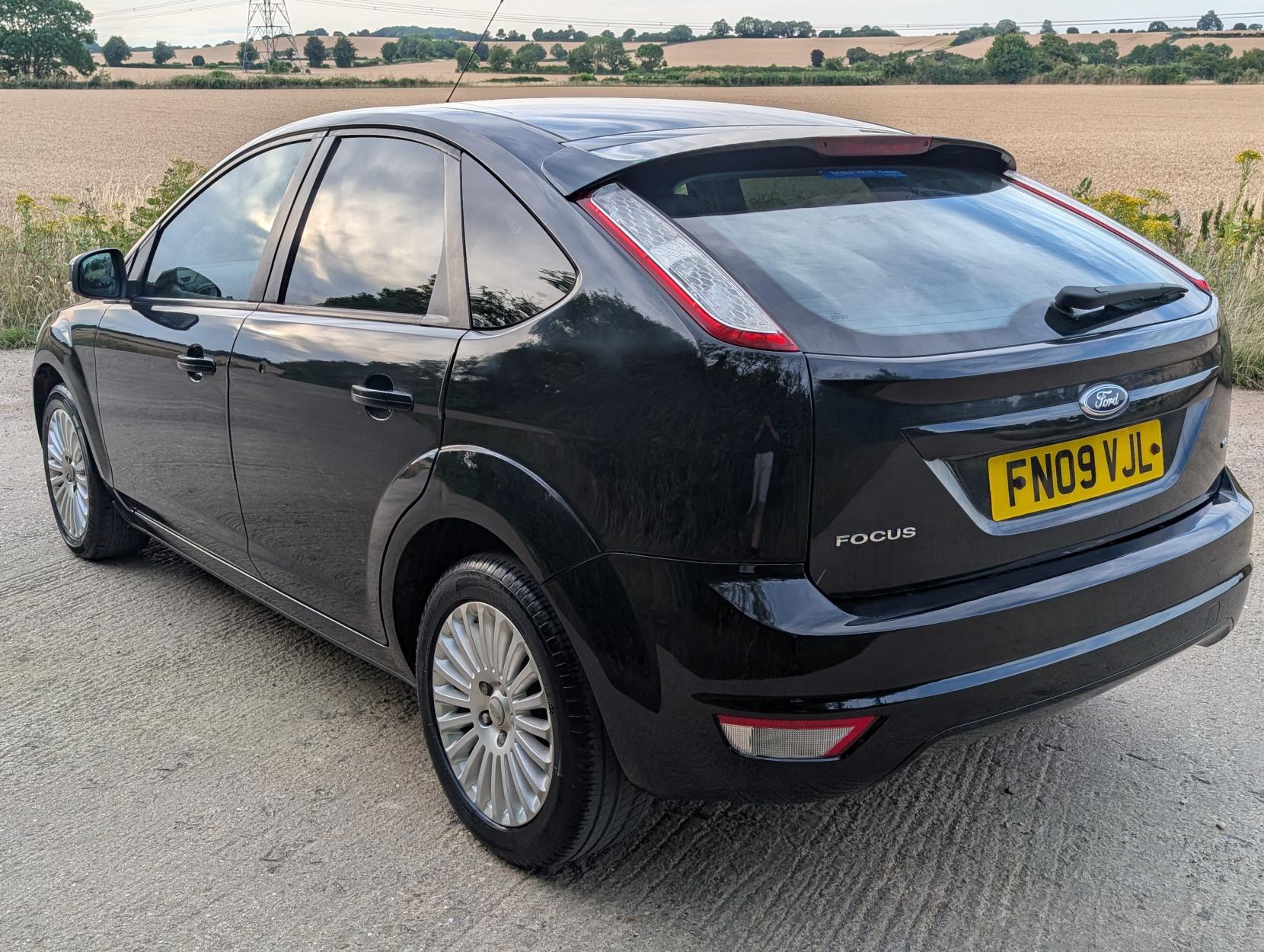 Ford Focus 1.6 Titanium Hatchback 5dr Petrol Manual (159 g/km, 99 bhp)
