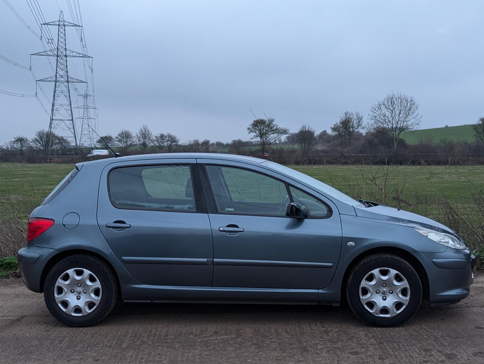 Peugeot 307 1.4 16v X-Line Hatchback 5dr Petrol Manual (155 g/km, 90 bhp)