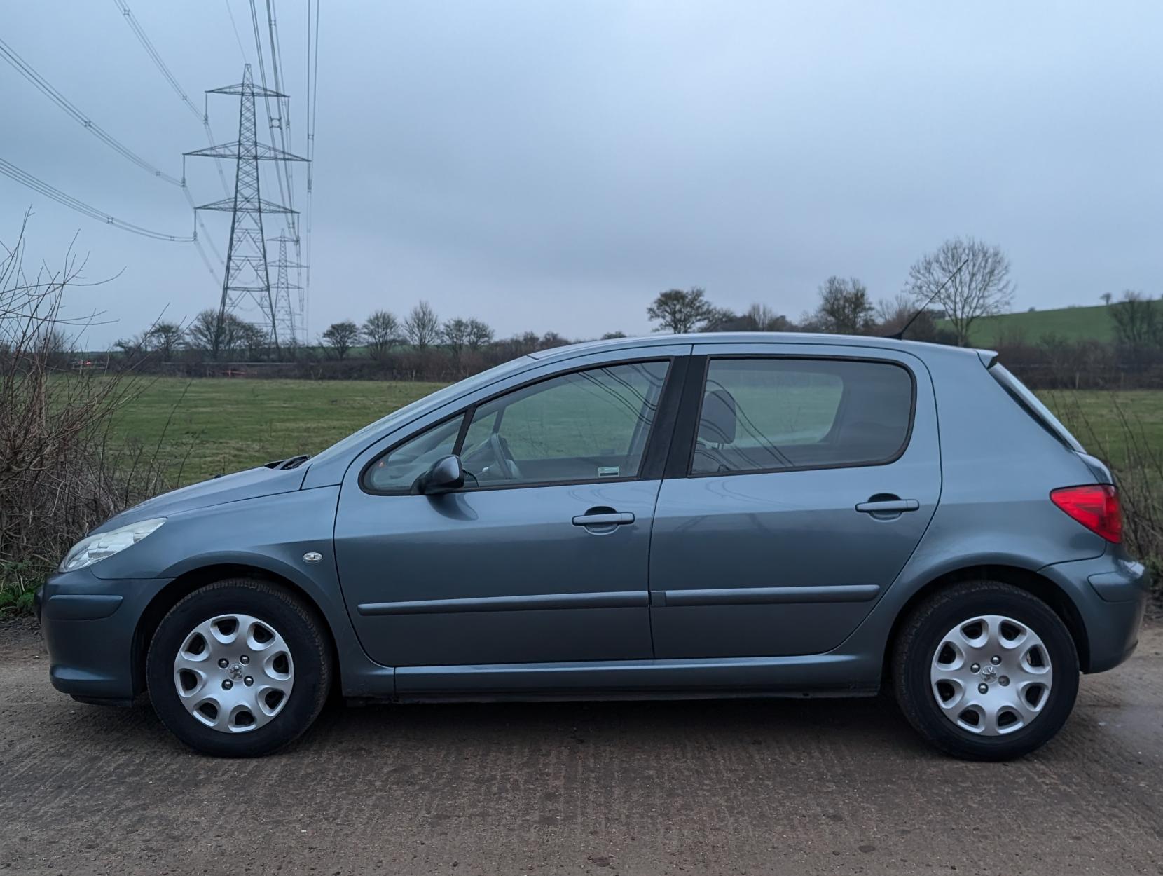 Peugeot 307 1.4 16v X-Line Hatchback 5dr Petrol Manual (155 g/km, 90 bhp)