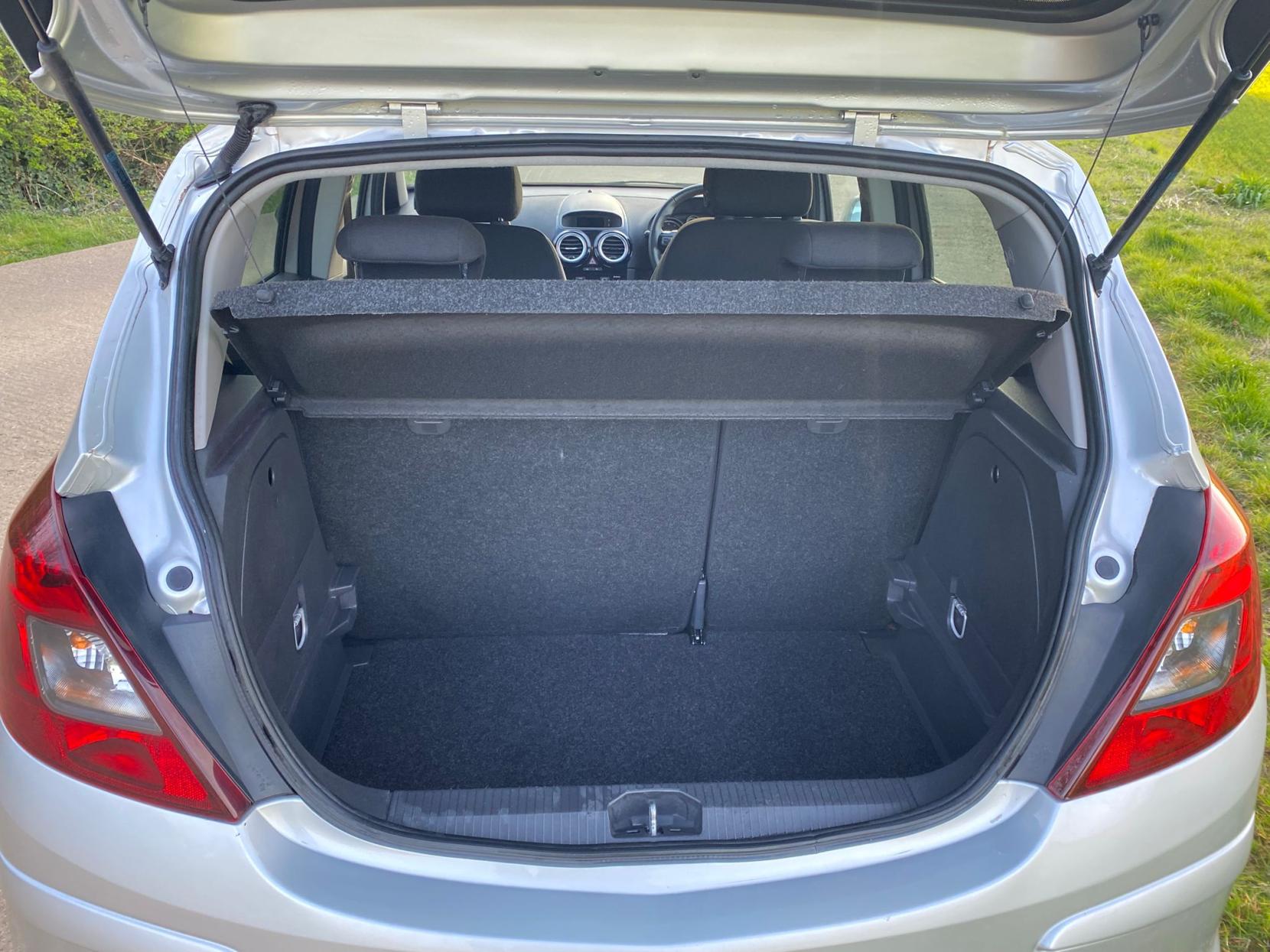 Vauxhall Corsa 1.2 16V SXi Hatchback 5dr Petrol Manual Euro 5 (A/C) (85 ps)