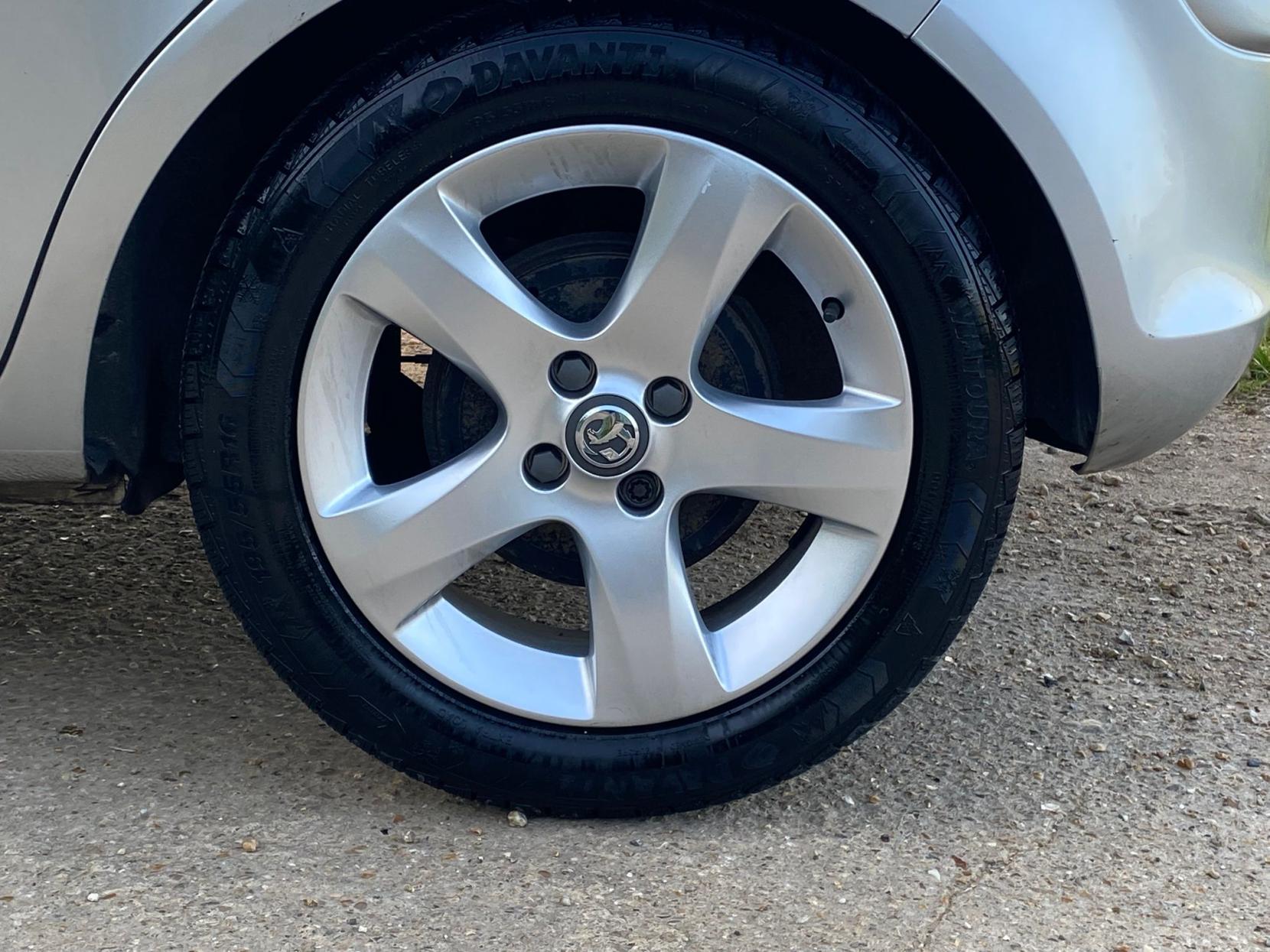 Vauxhall Corsa 1.2 16V SXi Hatchback 5dr Petrol Manual Euro 5 (A/C) (85 ps)