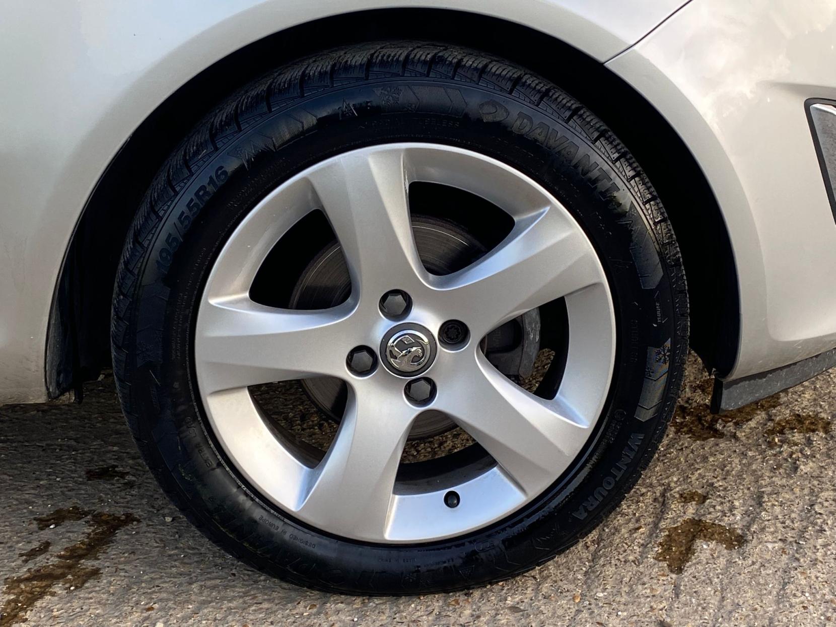 Vauxhall Corsa 1.2 16V SXi Hatchback 5dr Petrol Manual Euro 5 (A/C) (85 ps)