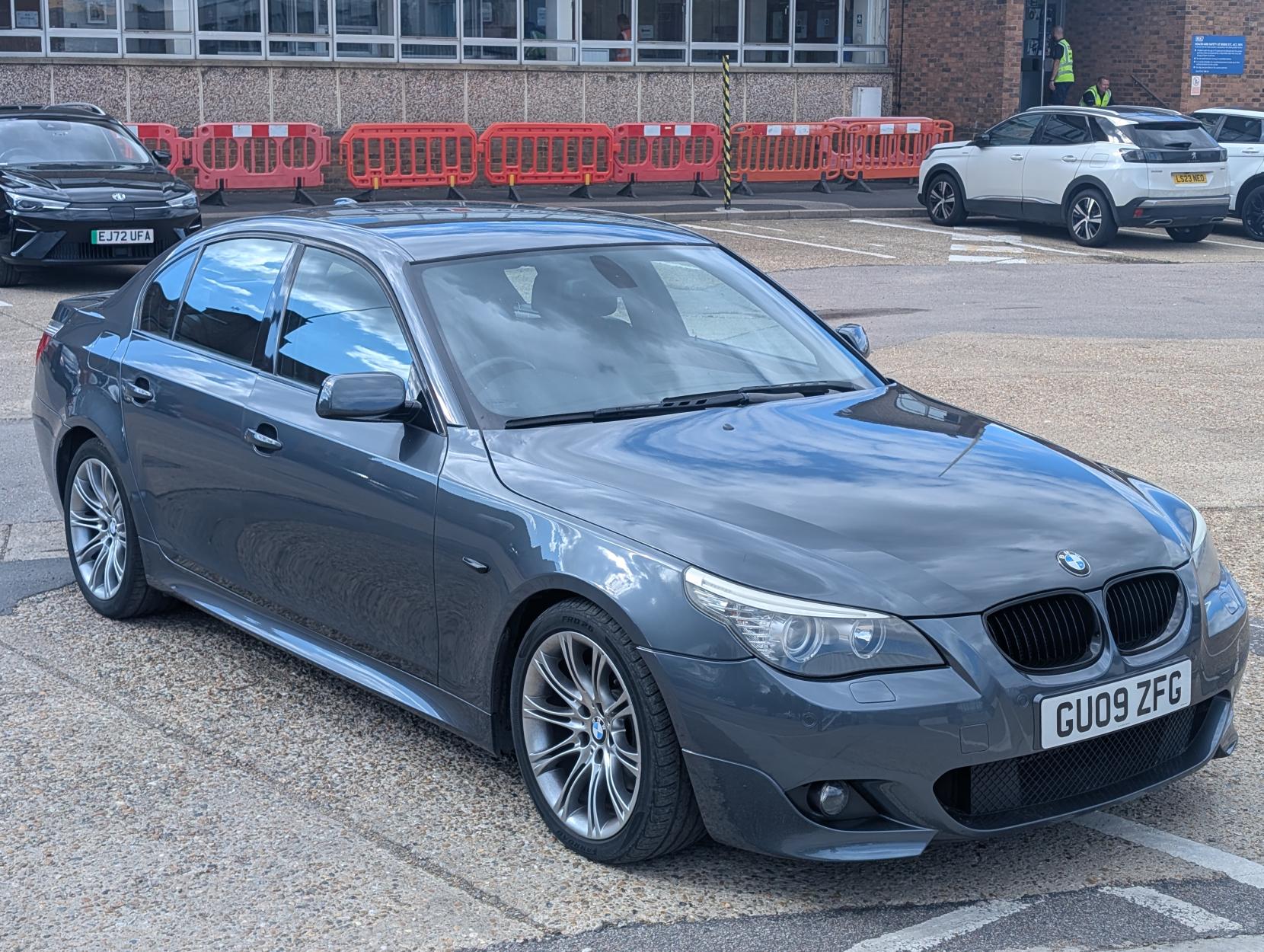 BMW 5 Series 2.5 523i M Sport Saloon 4dr Petrol Steptronic Euro 4 (190 ps)