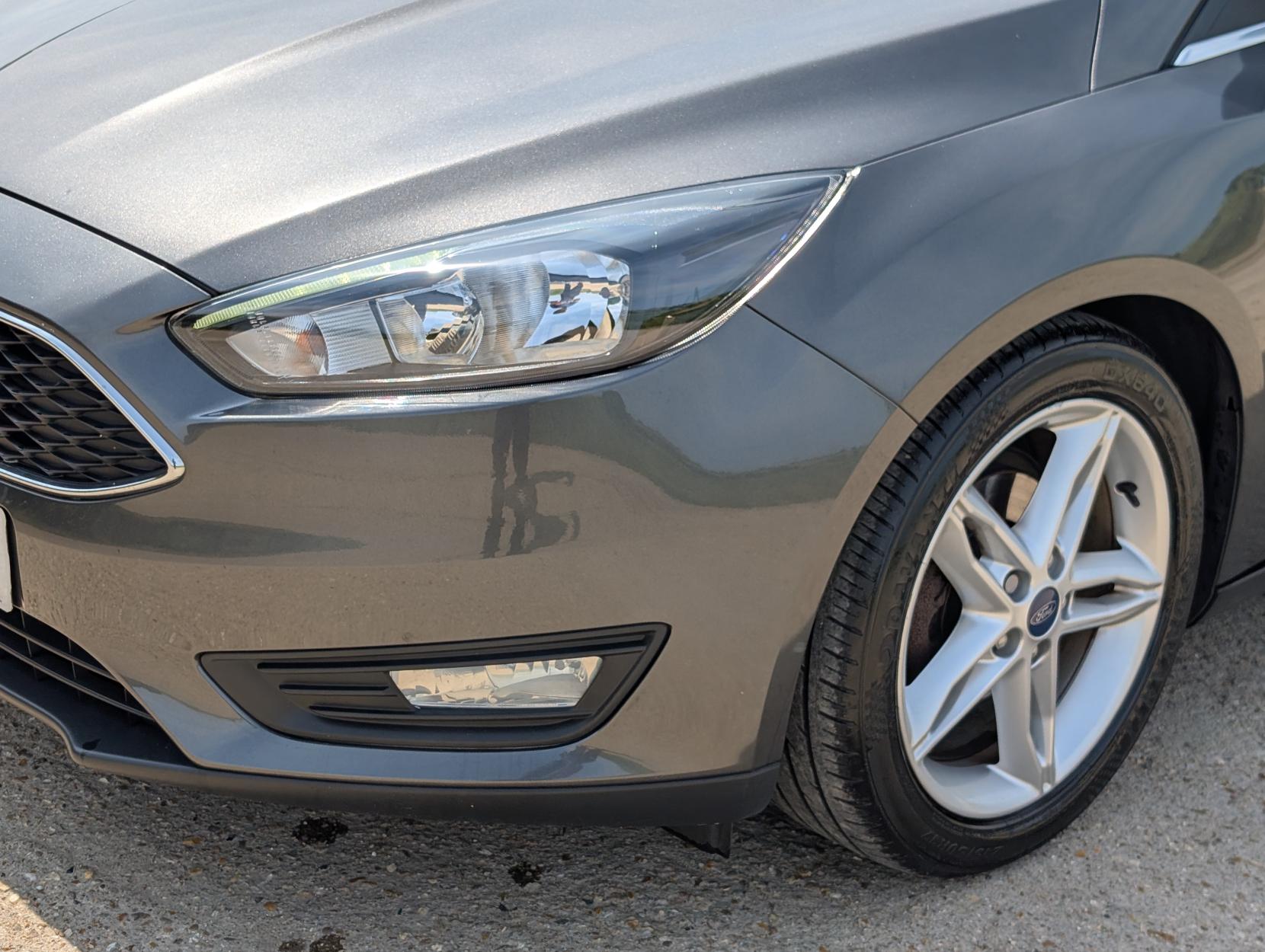 Ford Focus 1.0T EcoBoost Zetec Hatchback 5dr Petrol Manual Euro 6 (s/s) (125 ps)
