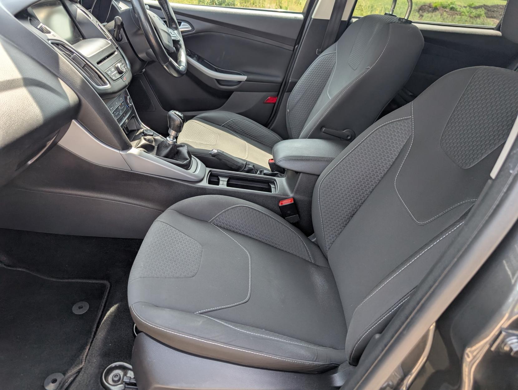 Ford Focus 1.0T EcoBoost Zetec Hatchback 5dr Petrol Manual Euro 6 (s/s) (125 ps)