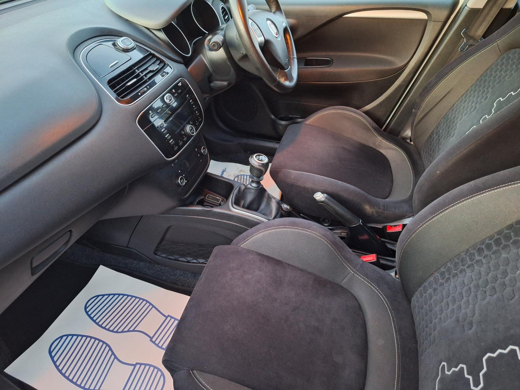 Fiat Punto 1.2 Easy Hatchback 5dr Petrol Euro 6 (69 bhp)