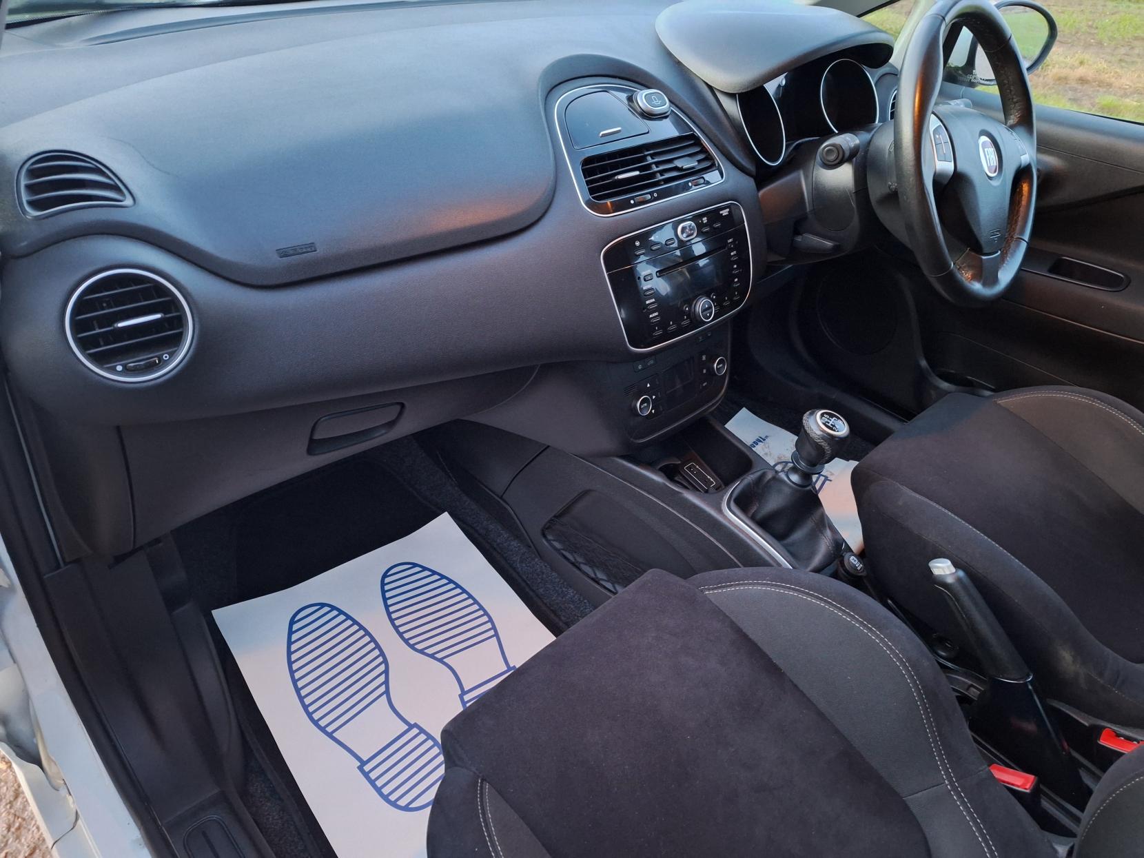 Fiat Punto 1.2 Easy Hatchback 5dr Petrol Euro 6 (69 bhp)