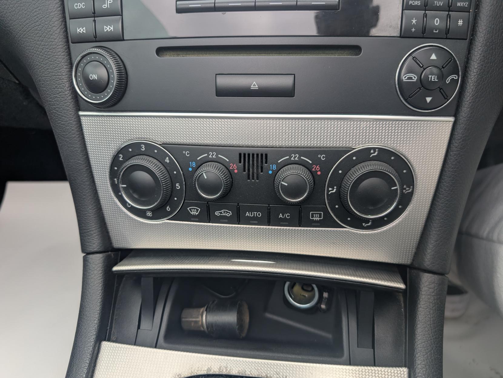 Mercedes-Benz CLK 1.8 CLK200 Kompressor Avantgarde Cabriolet 2dr Petrol Automatic (214 g/km, 163 bhp)