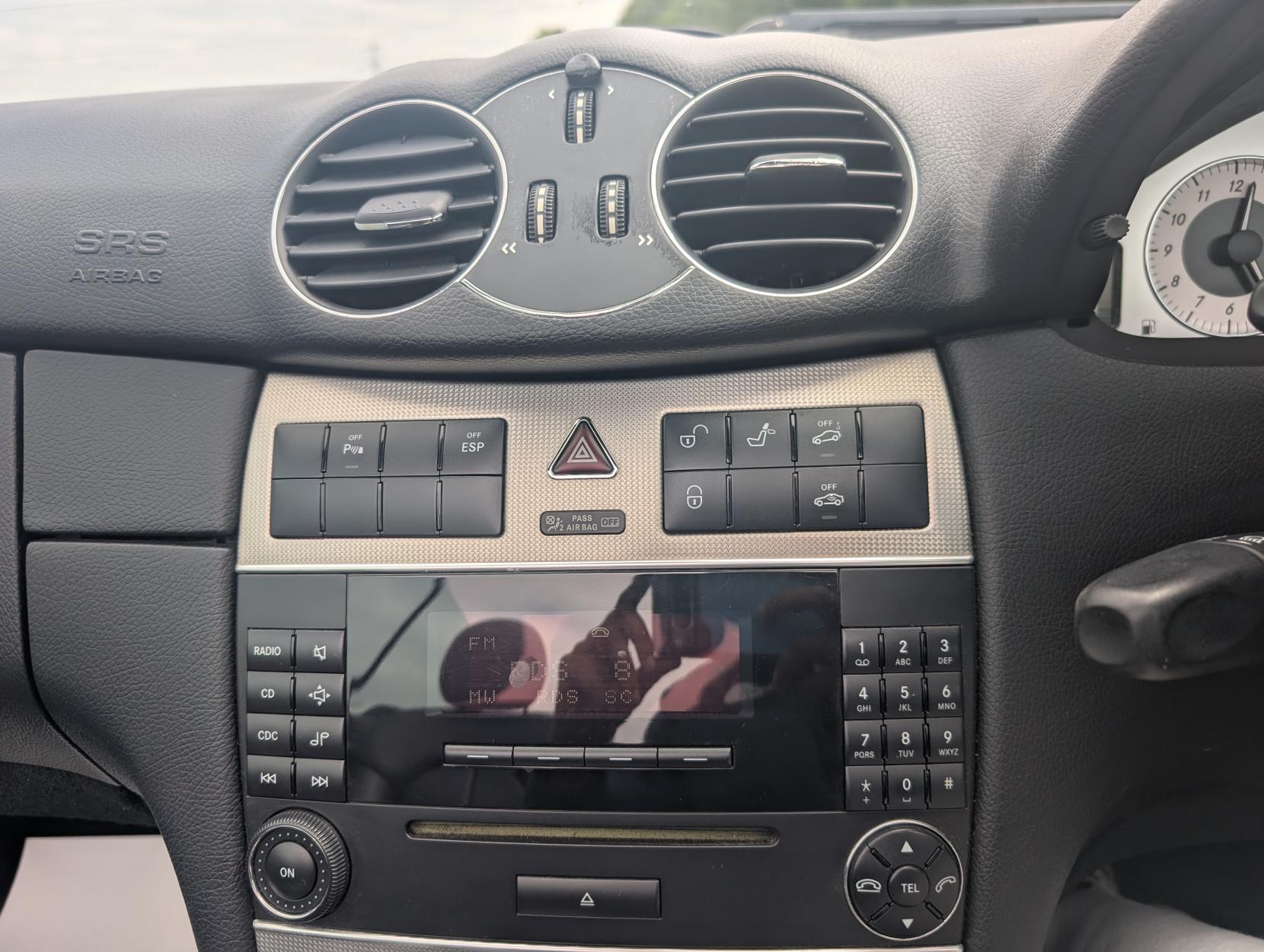 Mercedes-Benz CLK 1.8 CLK200 Kompressor Avantgarde Cabriolet 2dr Petrol Automatic (214 g/km, 163 bhp)