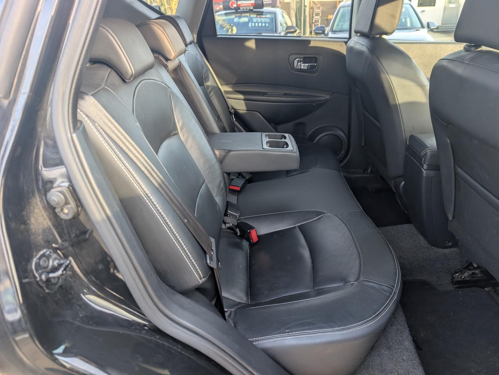 Nissan Qashqai 1.6 Tekna SUV 5dr Petrol Manual 2WD Euro 5 (117 ps)