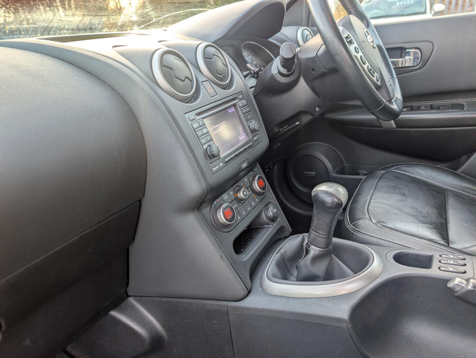 Nissan Qashqai 1.6 Tekna SUV 5dr Petrol Manual 2WD Euro 5 (117 ps)