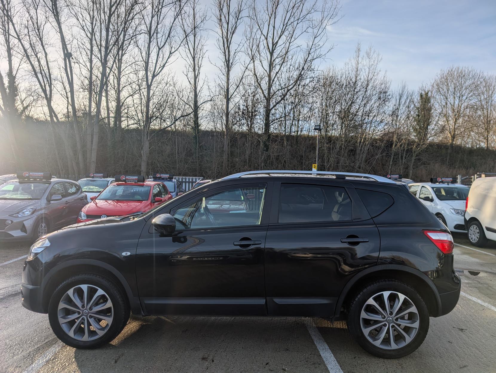 Nissan Qashqai 1.6 Tekna SUV 5dr Petrol Manual 2WD Euro 5 (117 ps)