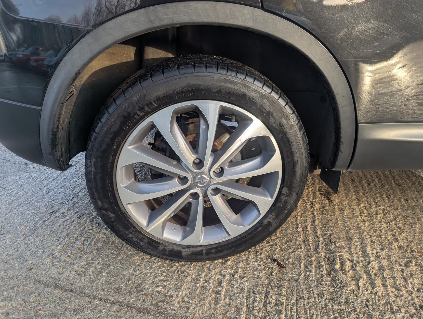 Nissan Qashqai 1.6 Tekna SUV 5dr Petrol Manual 2WD Euro 5 (117 ps)