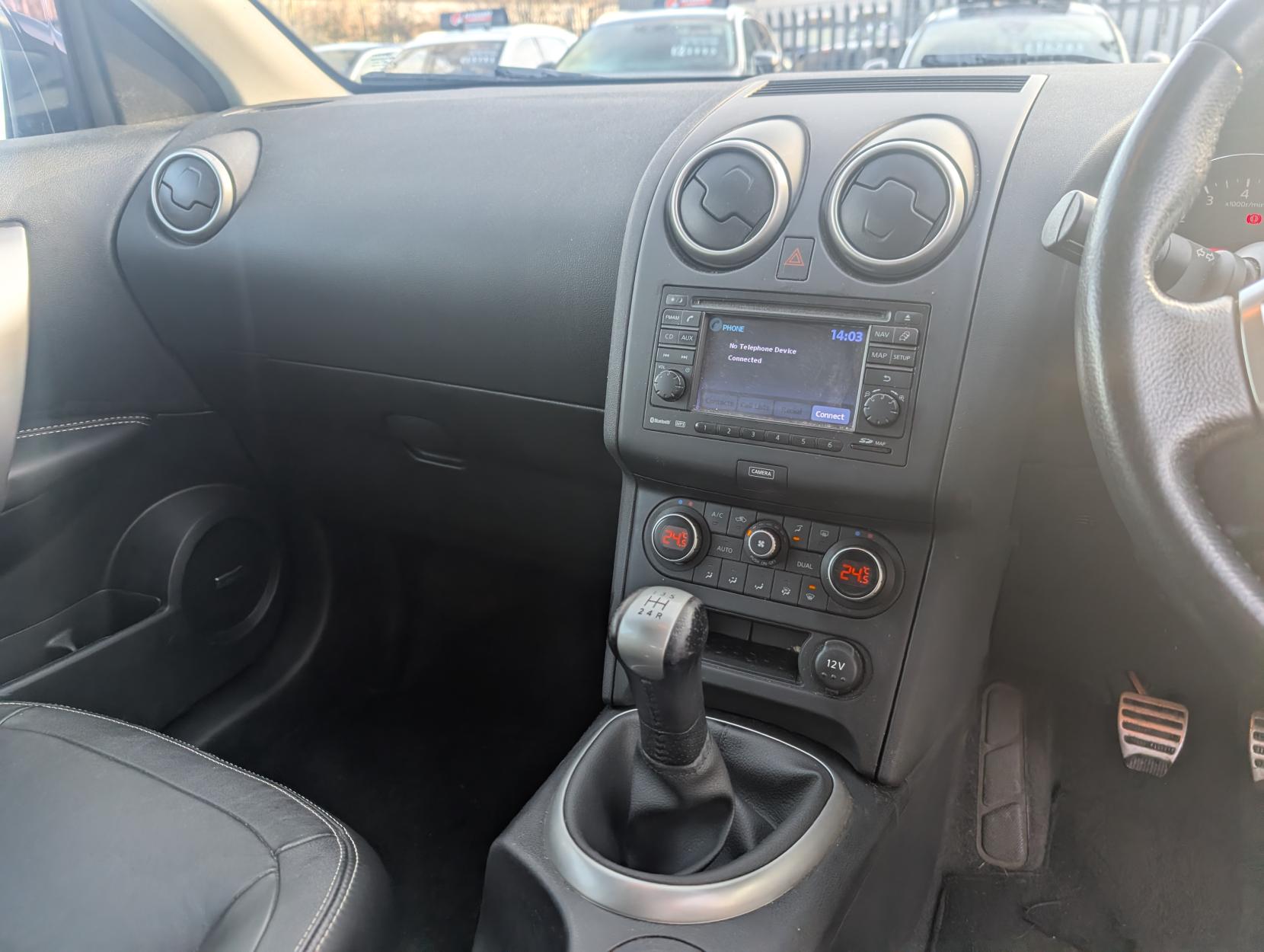 Nissan Qashqai 1.6 Tekna SUV 5dr Petrol Manual 2WD Euro 5 (117 ps)