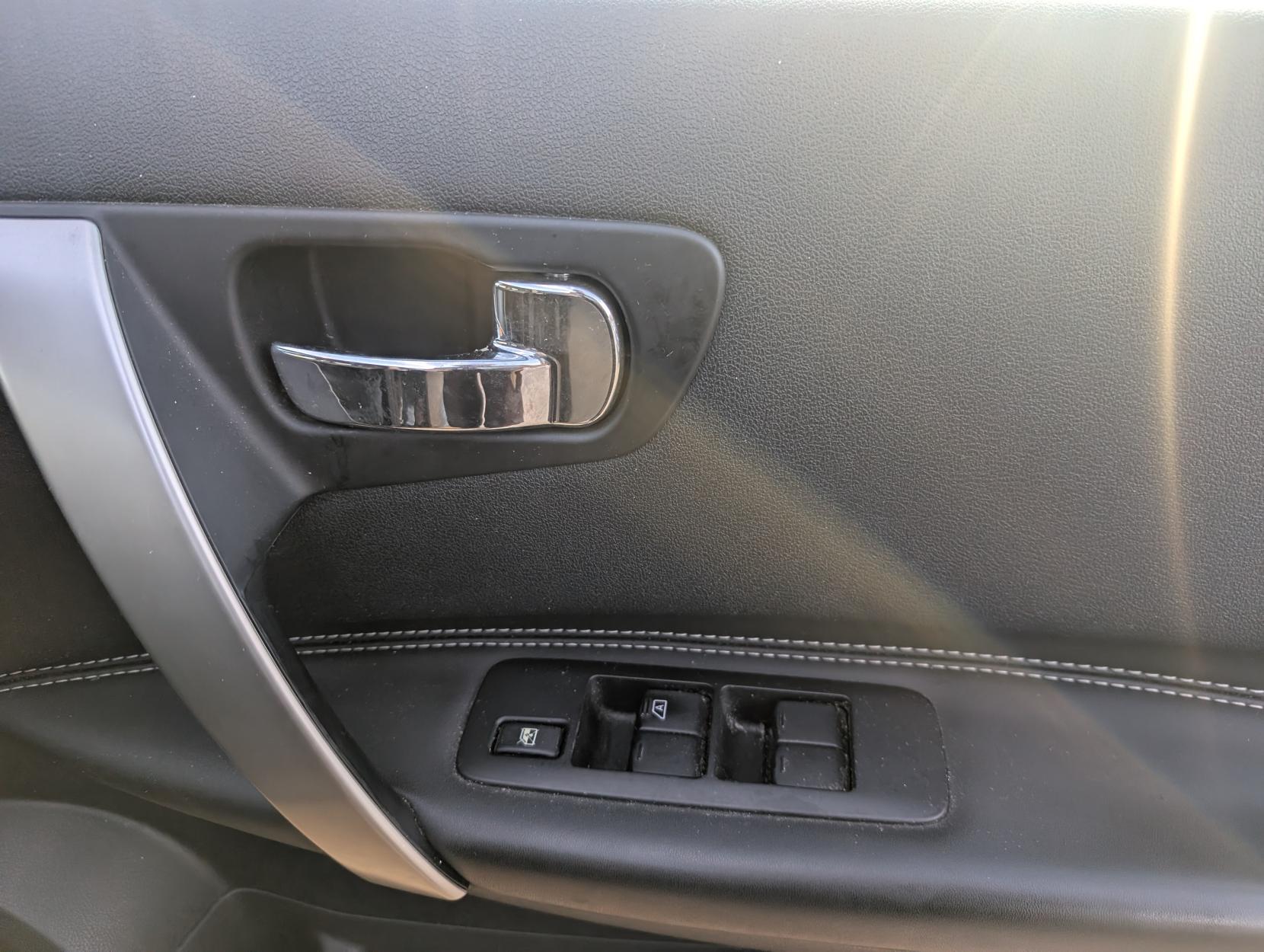 Nissan Qashqai 1.6 Tekna SUV 5dr Petrol Manual 2WD Euro 5 (117 ps)