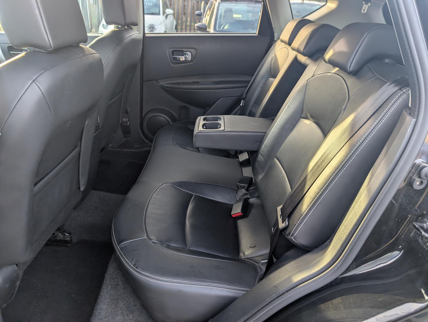 Nissan Qashqai 1.6 Tekna SUV 5dr Petrol Manual 2WD Euro 5 (117 ps)