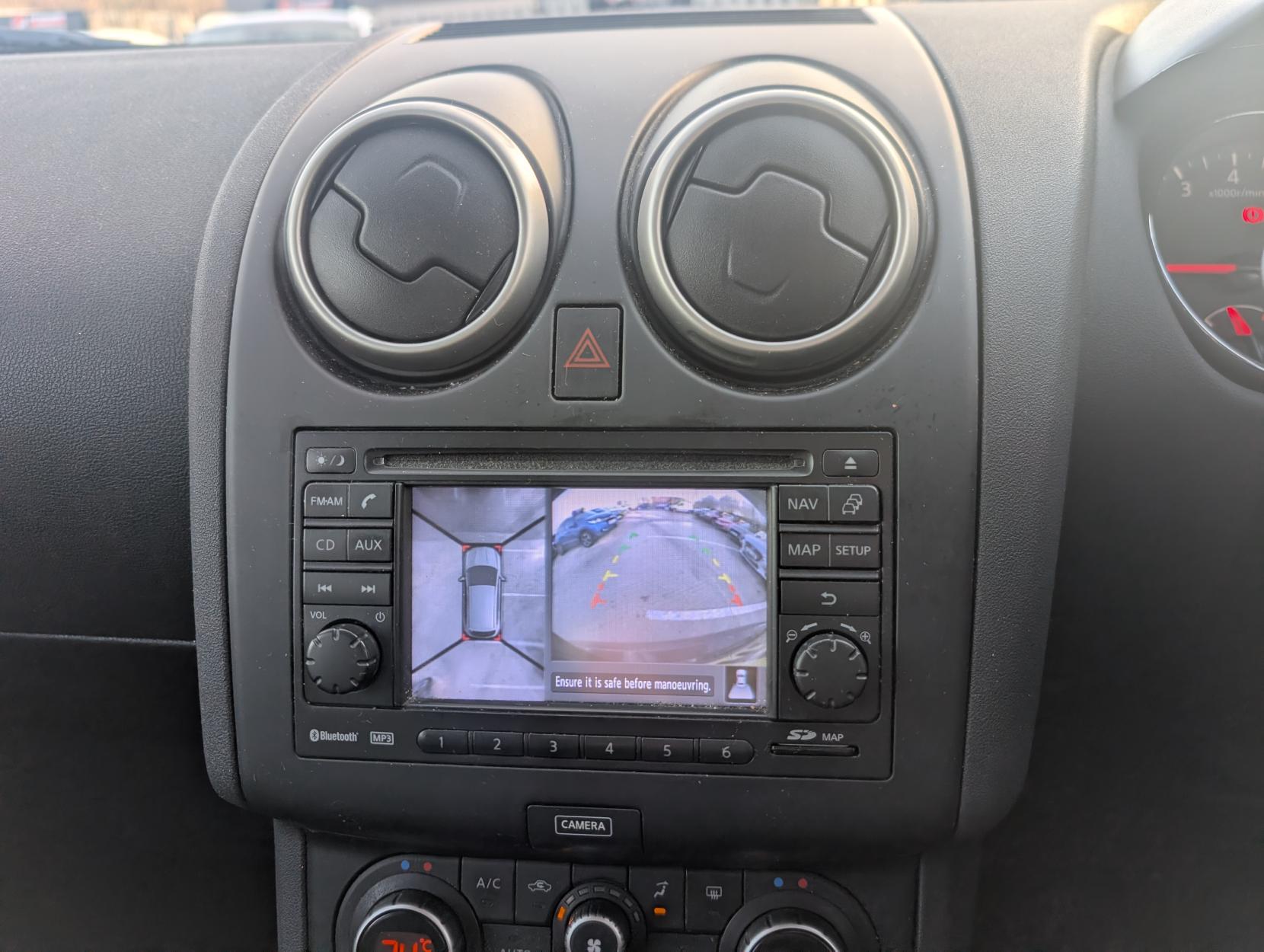 Nissan Qashqai 1.6 Tekna SUV 5dr Petrol Manual 2WD Euro 5 (117 ps)