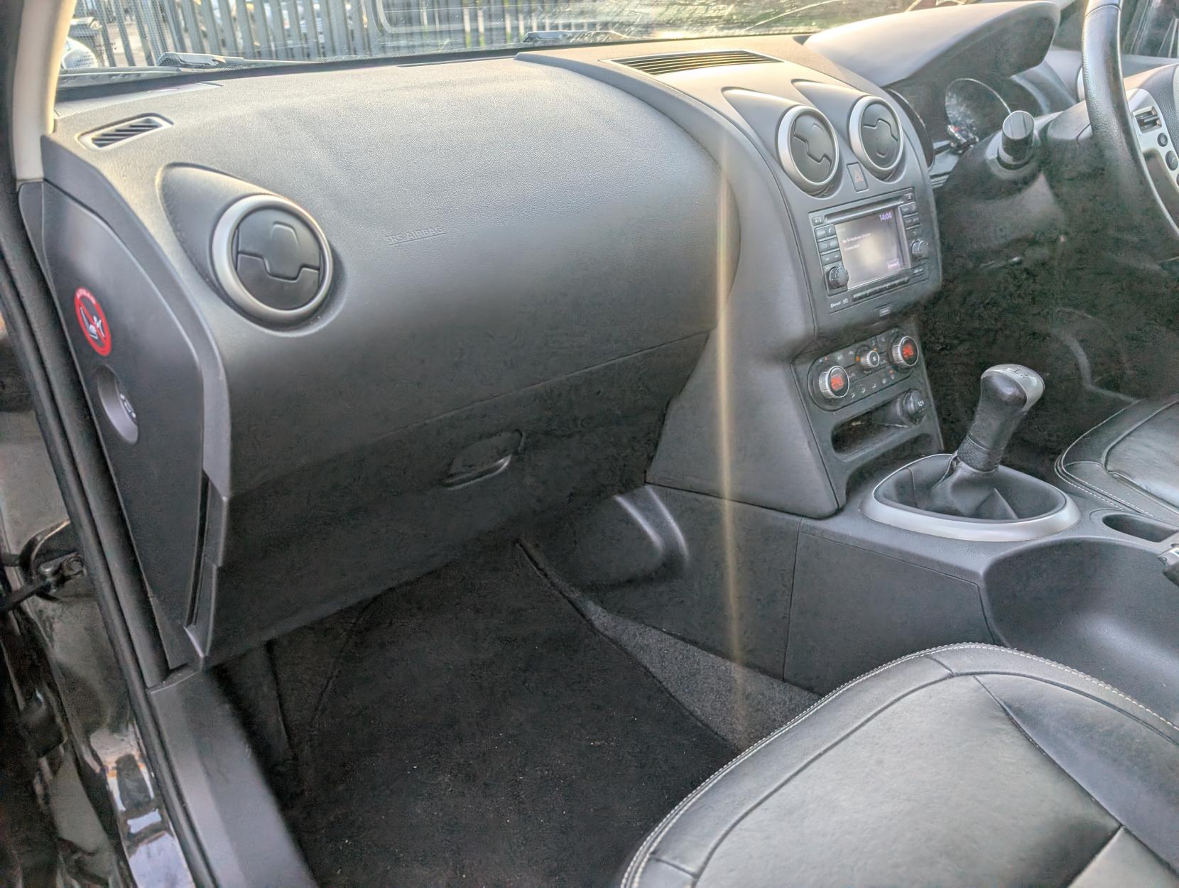 Nissan Qashqai 1.6 Tekna SUV 5dr Petrol Manual 2WD Euro 5 (117 ps)