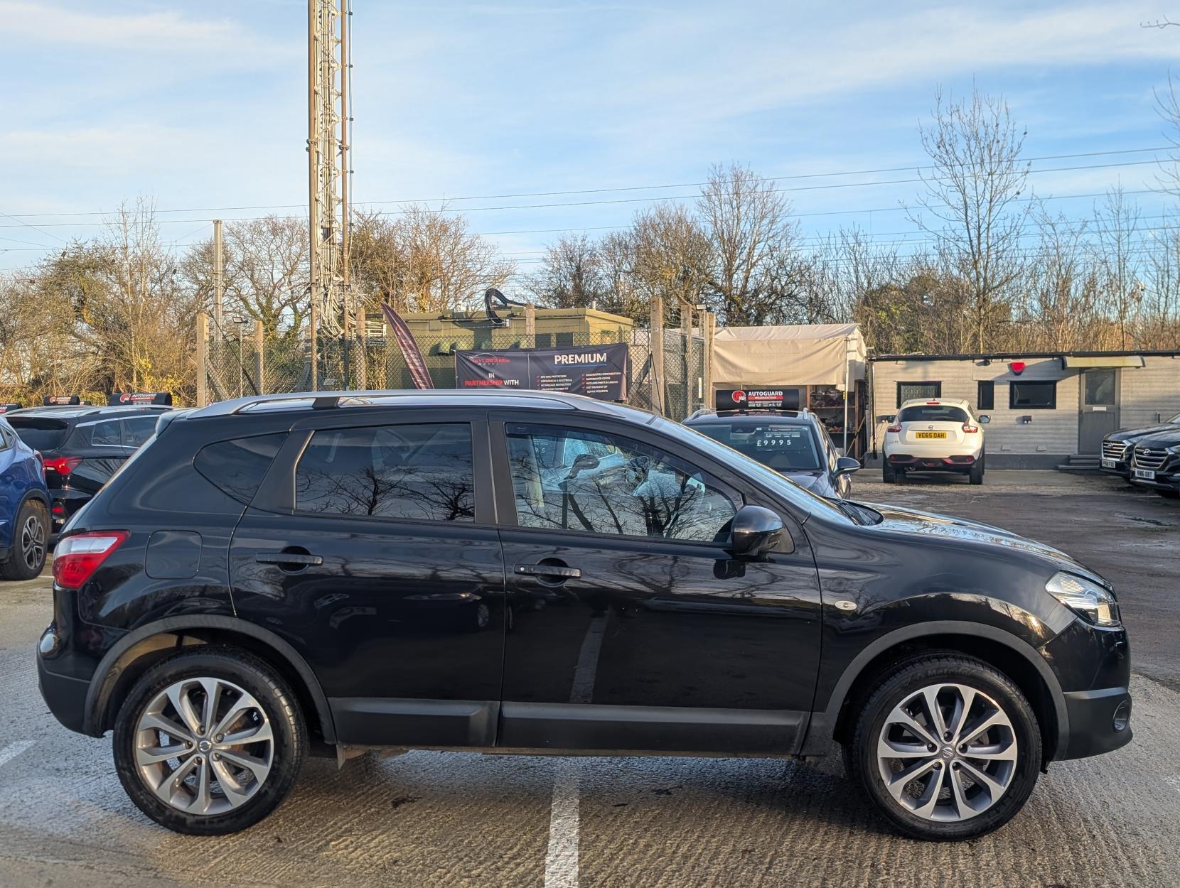 Nissan Qashqai 1.6 Tekna SUV 5dr Petrol Manual 2WD Euro 5 (117 ps)