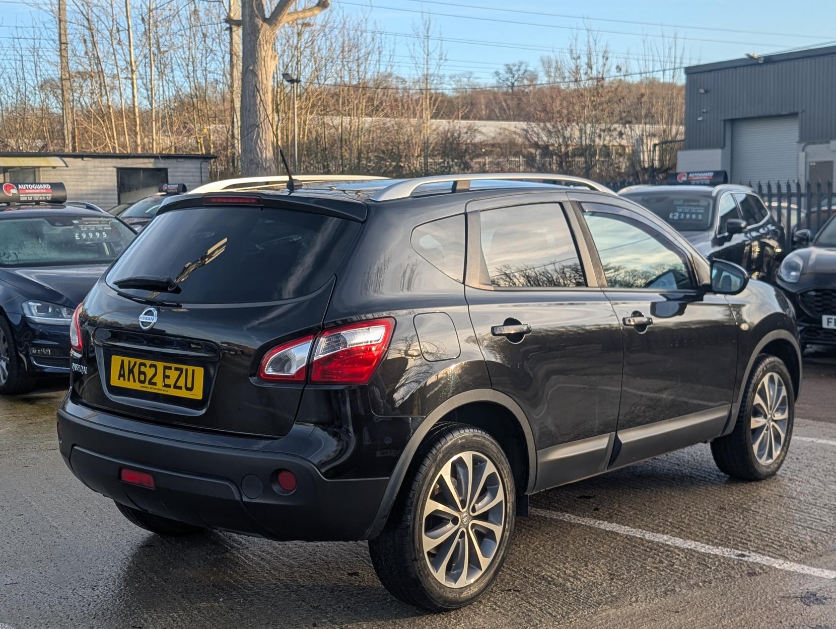 Nissan Qashqai 1.6 Tekna SUV 5dr Petrol Manual 2WD Euro 5 (117 ps)