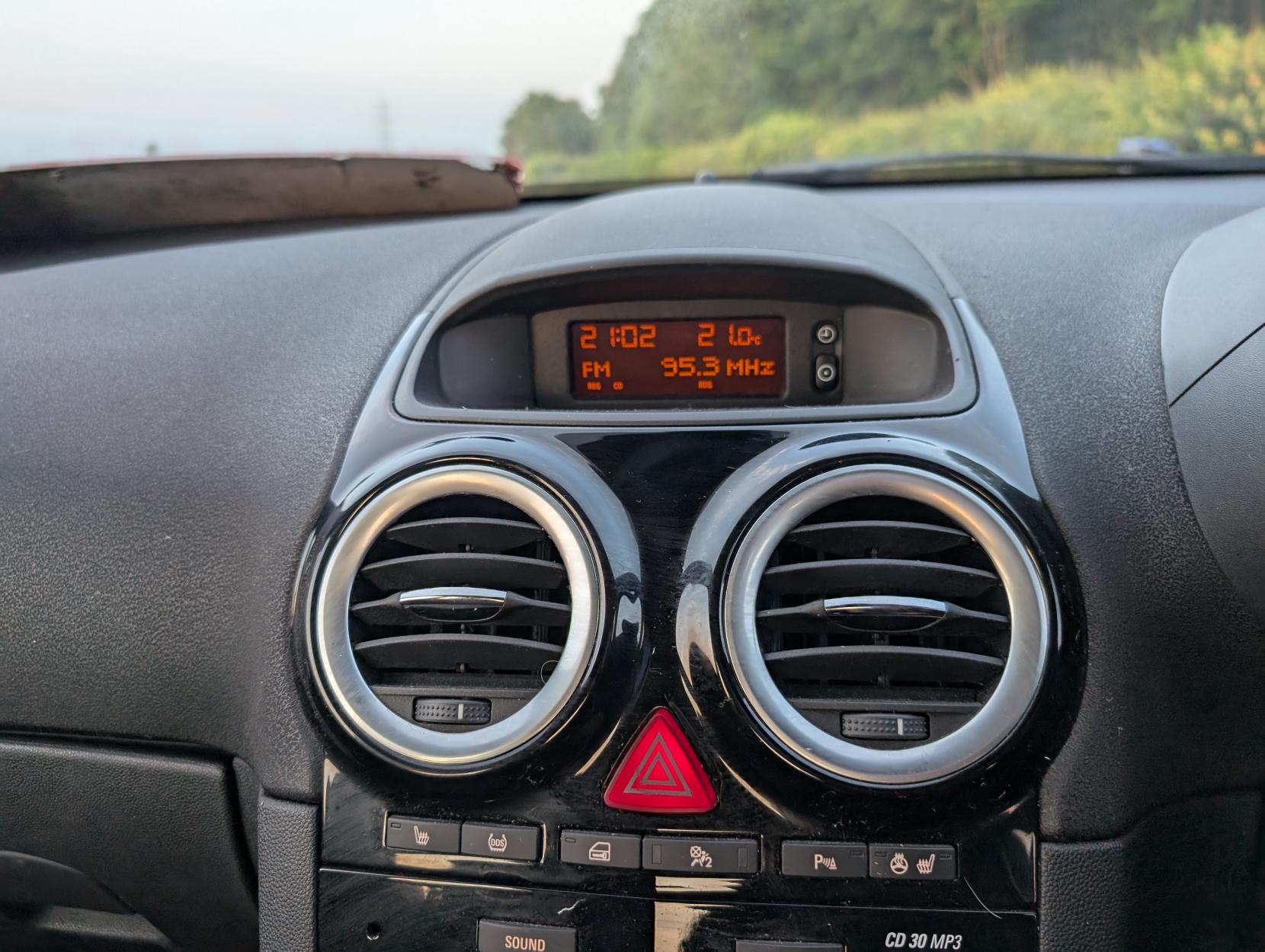 Vauxhall Corsa 1.4 16V SE Hatchback 5dr Petrol Manual Wide Ratio Euro 5 (100 ps)