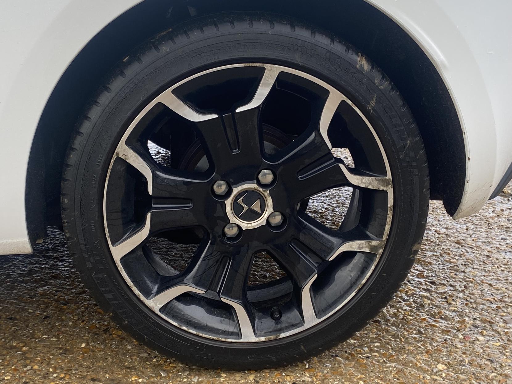 DS AUTOMOBILES DS 3 1.2 PureTech DStyle Hatchback 3dr Petrol Manual Euro 6 (82 ps)