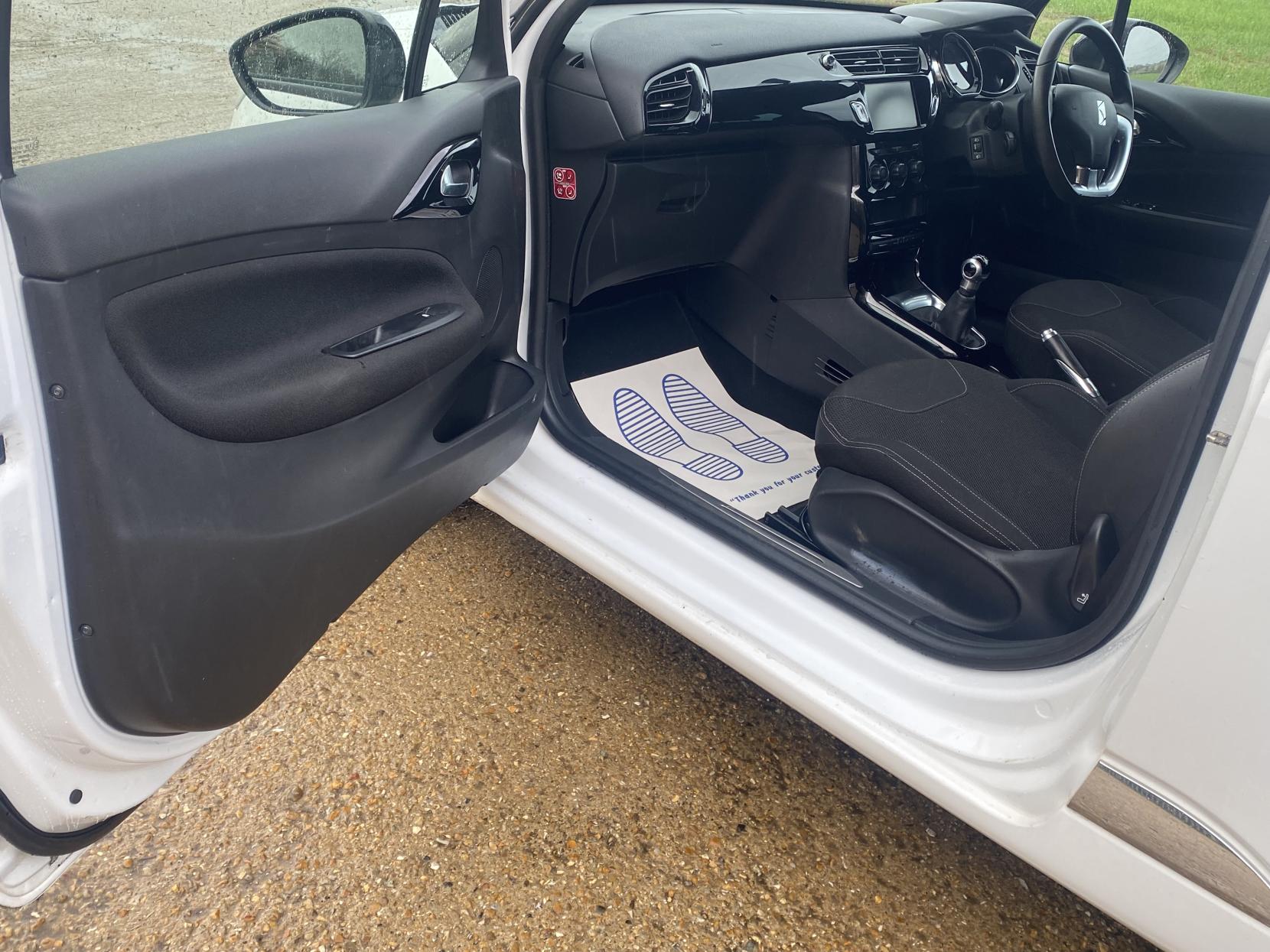 DS AUTOMOBILES DS 3 1.2 PureTech DStyle Hatchback 3dr Petrol Manual Euro 6 (82 ps)